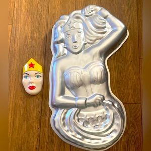 1978 Wonder Woman cake pan